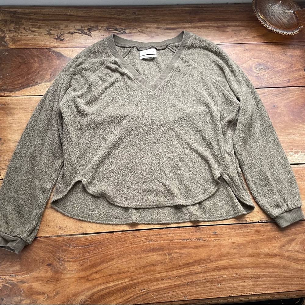 Urban Outfitters Soft Olive Green Slouchy V-Neck Long Sleeve Top Oversized XS